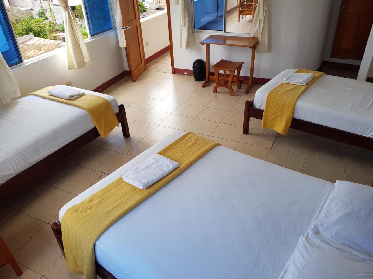 Gloria - Galapagos Inn Puerto Ayora  Luaran gambar